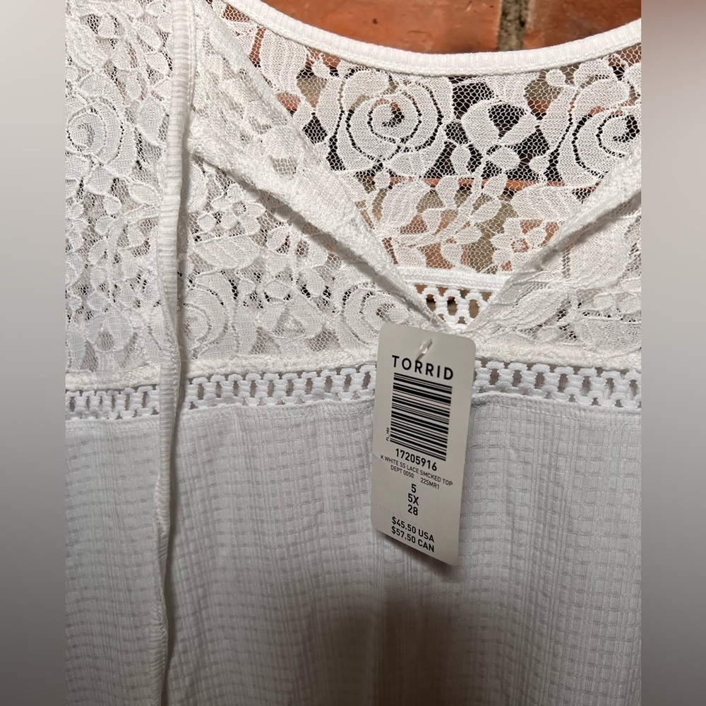 Torrid NWT size 5x white flutter sleeve shirt - Picture 3 of 4